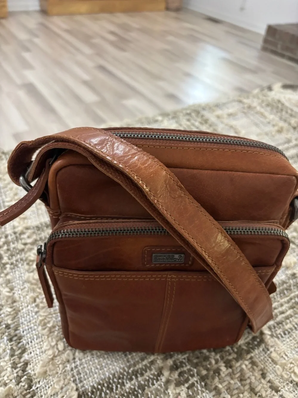 Spikes &‎ Sparrow Saddle Brown Leather Crossbody Bag NWOT Unisex